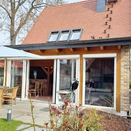 Fliess Paradies Mit Blockbohlensauna * Leipe